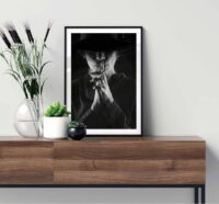 svartvit-tavla-mystisk-kvinna